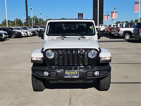 Used 2022 Jeep Gladiator Willys image 2