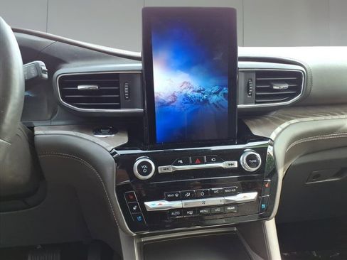 Used 2022 Ford Explorer Platinum w/ Equipment Group 601A image 16