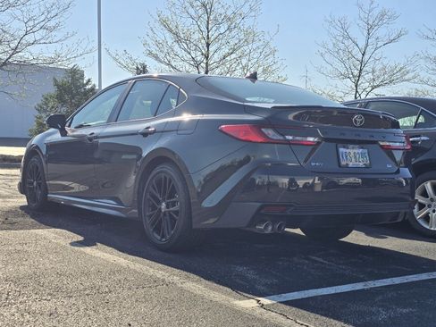 Used 2025 Toyota Camry SE w/ Convenience Package image 5