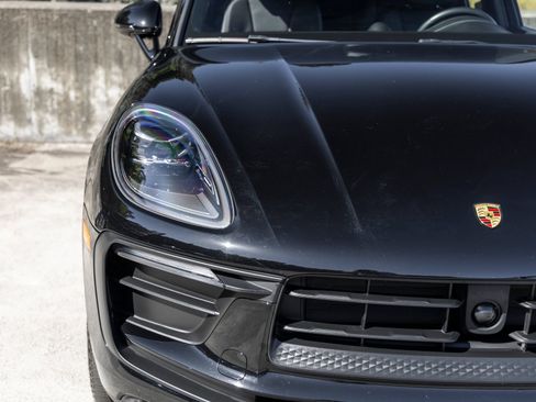Certified 2023 Porsche Macan AWD/4WD image 14