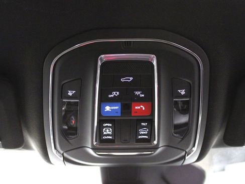 New 2025 Jeep Grand Cherokee Altitude image 23