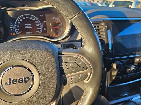 Used 2021 Jeep Grand Cherokee Laredo X image 19