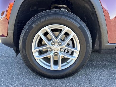 Used 2025 Jeep Grand Cherokee Laredo X image 27