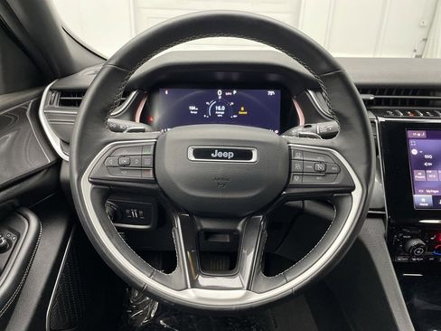 Used 2022 Jeep Grand Cherokee L Laredo image 24