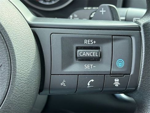 Used 2024 Nissan Rogue SV image 31