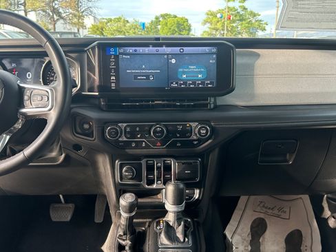 Used 2024 Jeep Wrangler Unlimited Sahara AWD/4WD image 20