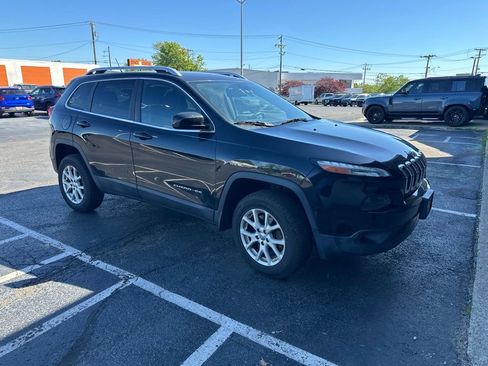 Used 2014 Jeep Cherokee Latitude w/ Cold Weather Group AWD/4WD image 3