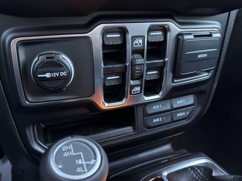 New 2025 Jeep Gladiator Sport image 21