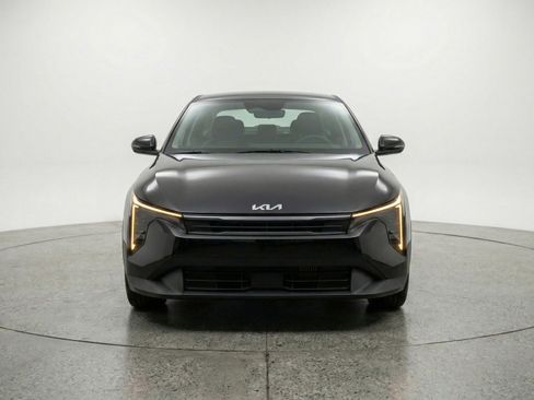 Used 2025 Kia K4 LXS image 2