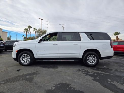 Used 2024 Chevrolet Suburban LT image 3