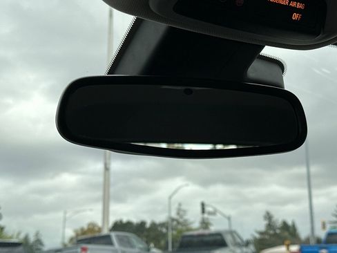 Used 2022 Chevrolet Bolt EUV LT w/ Convenience Package image 26