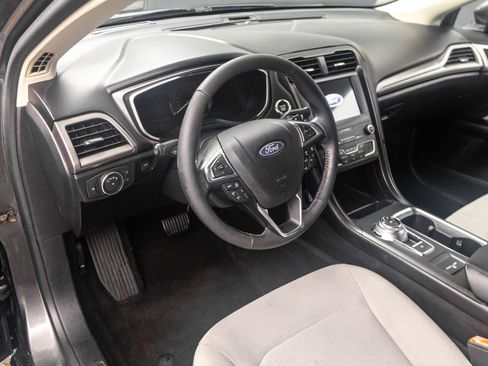 Used 2019 Ford Fusion SE w/ Equipment Group 151A FWD image 5