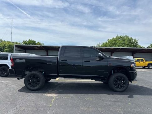 Used 2022 RAM 2500 Big Horn w/ Night Edition AWD/4WD image 10