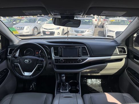 Used 2018 Toyota Highlander XLE image 15
