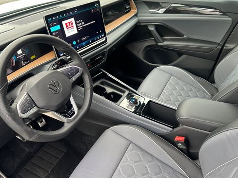 New 2026 Volkswagen Tiguan SEL R-Line image 8