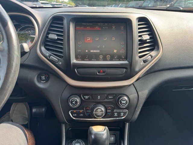 Used 2016 Jeep Cherokee Limited AWD/4WD image 26