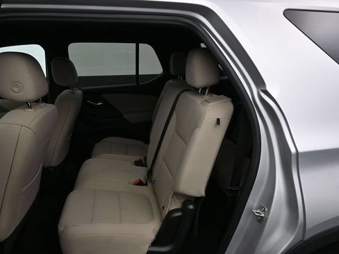 Used 2022 Chevrolet Traverse LS FWD image 18
