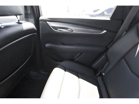 Used 2023 Cadillac XT5 Luxury FWD image 12