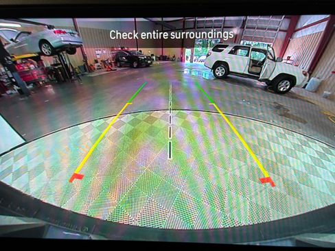 Used 2025 Jeep Wrangler Unlimited Sahara AWD/4WD image 30