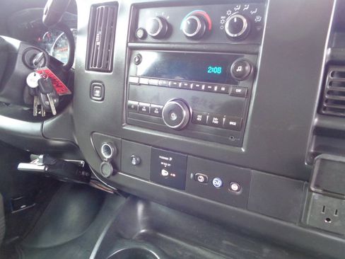 Used 2018 GMC Savana 3500 LT w/ LT Preferred Equipment Group RWD image 28