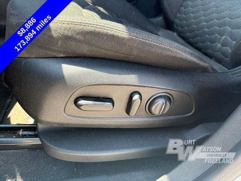 Used 2019 Chevrolet Equinox LT w/ Driver Convenience Package FWD image 13