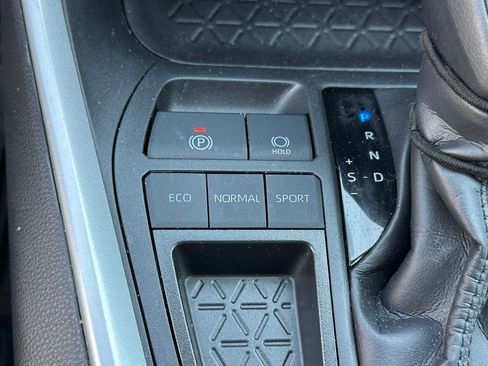 Used 2024 Toyota RAV4 XLE w/ Convenience Package FWD image 30