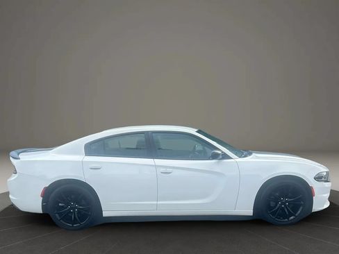 Used 2016 Dodge Charger SE w/ Blacktop Package RWD image 6
