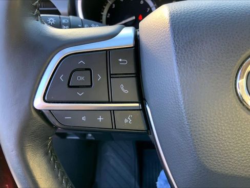 Used 2021 Toyota Highlander XLE FWD image 23