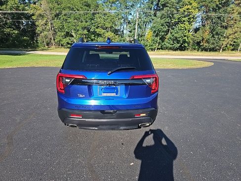 Used 2023 GMC Acadia SLT w/ Elevation Edition image 6