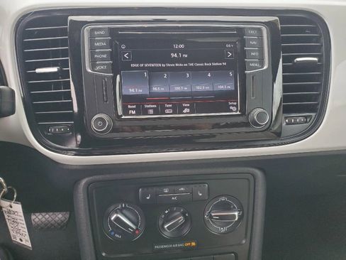 Used 2016 Volkswagen Beetle 1.8T Classic image 13