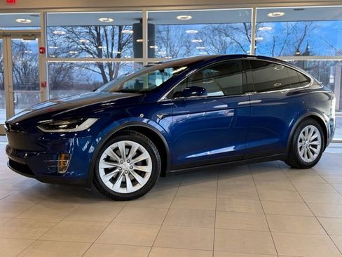 Used 2017 Tesla Model X 75D image 2