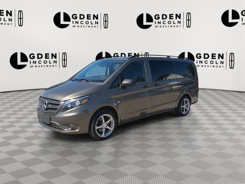 Used 2017 Mercedes-Benz Metris Passenger image 4