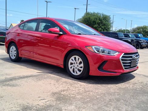 Used 2018 Hyundai Elantra SE w/ SE Connectivity Package 04 FWD image 14