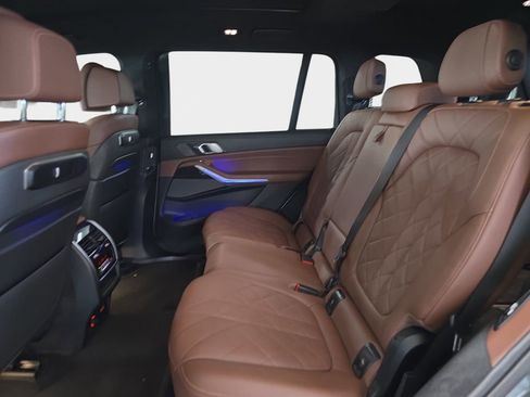 Used 2024 BMW X7 xDrive40i w/ M Sport Package AWD/4WD image 14