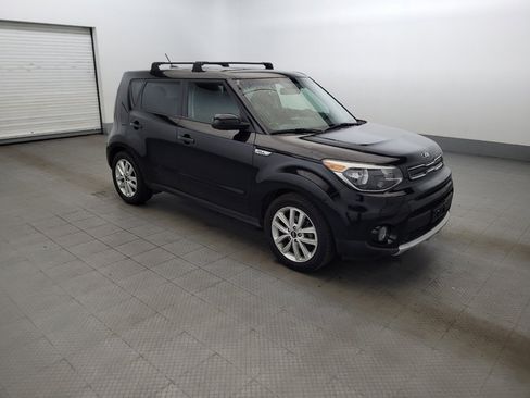 Used 2018 Kia Soul + FWD image 11