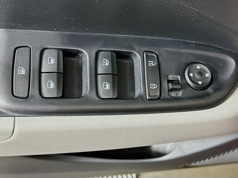 Used 2024 Hyundai Venue SEL image 15