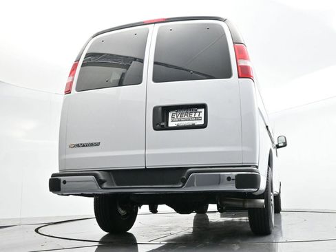 Used 2025 Chevrolet Express 3500 LT w/ LT Preferred Equipment Group image 45