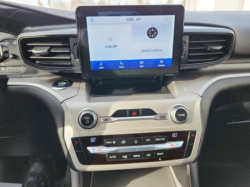 Used 2021 Ford Explorer XLT image 13