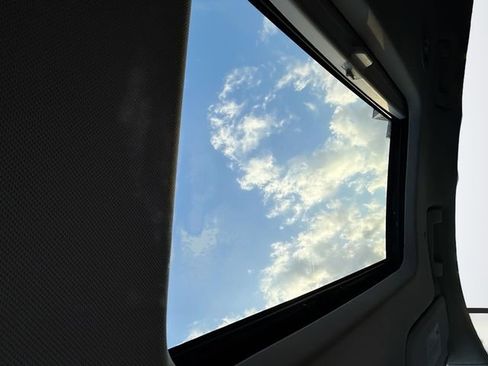 Used 2019 Chevrolet Traverse Premier image 24