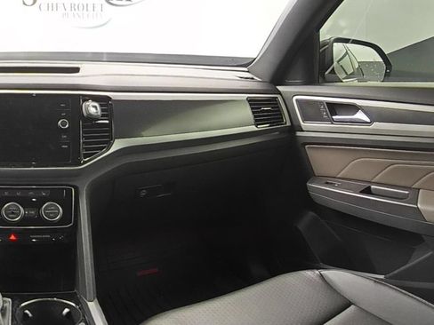 Used 2022 Volkswagen Atlas Cross Sport SEL R-Line AWD/4WD image 15