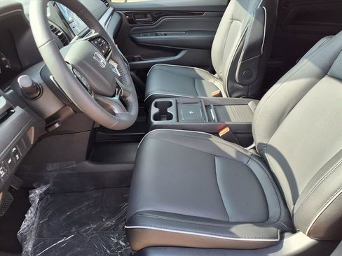 New 2026 Honda Odyssey Touring image 9