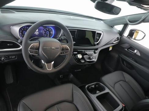 New 2026 Chrysler Pacifica Select image 17