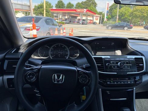 Used 2017 Honda Accord LX image 20