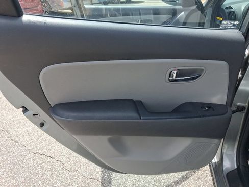 Used 2010 Hyundai Elantra GLS FWD image 21
