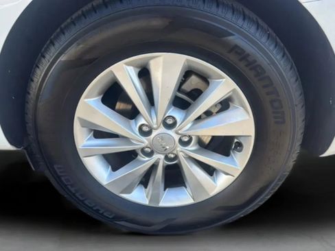 Used 2017 Kia Sedona LX FWD image 37