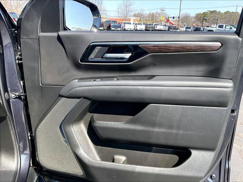 Used 2025 Chevrolet Tahoe LS image 12