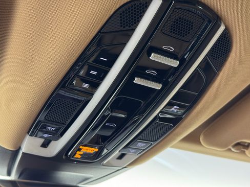 Used 2021 Porsche Panamera w/ Premium Package image 34