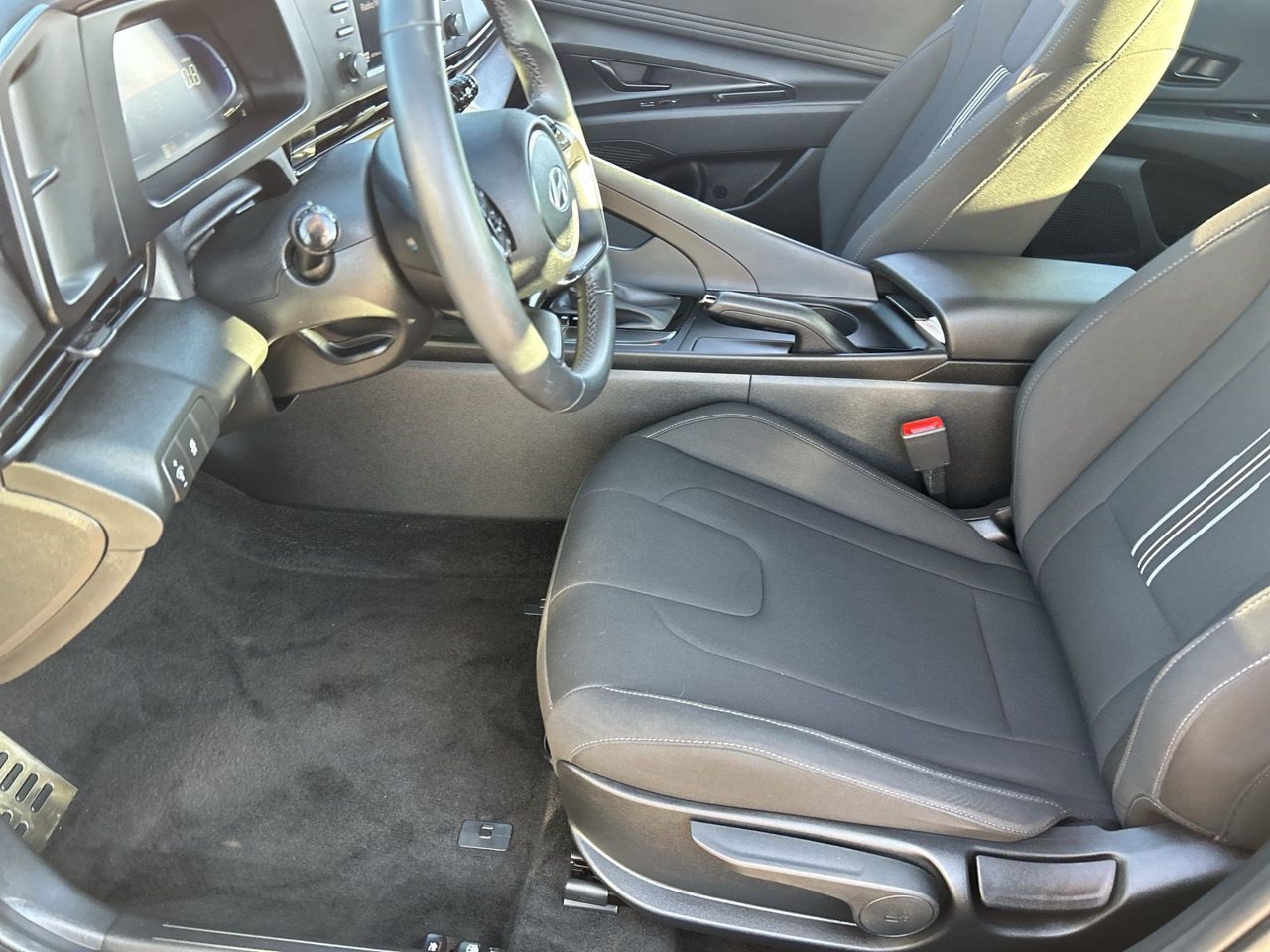 Used 2025 Hyundai Elantra Sport FWD image 16