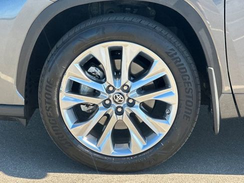 Used 2023 Toyota Highlander Limited image 26