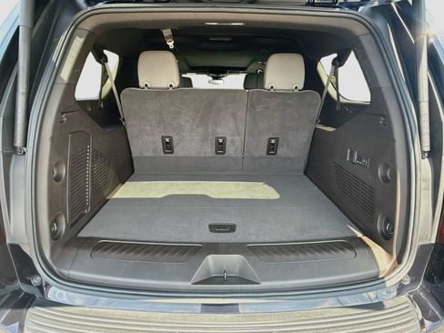 Used 2024 GMC Yukon XL SLT w/ SLT Premium Package AWD/4WD image 32